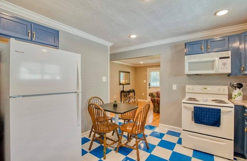 Bristol House | Lovely and tranquil location complemented by modern touches and amenities.