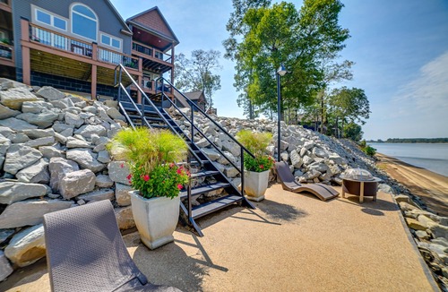 Olivehill Apartment | Lovely Lakefront Apartment w/Boat Ramp Access