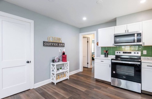 South Louisville House | Lucky Horseshoe | Derby Expo SDF | Garage Parking