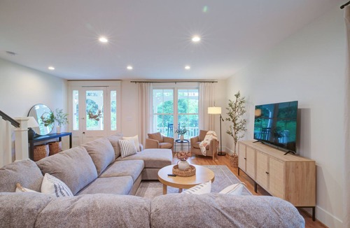 Harrods Creek House | LUX Waterside Retreat with Geo Dome + Outdoor Fire Table, Historic Property