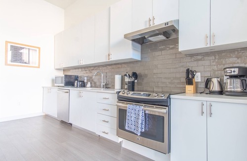Butchertown Apartment | Luxe 1BR *Free Garage Parking* | Pool + Gym A
