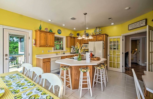 Jamestown Cottage | Luxe Lake Cumberland Retreat w/Decks on 1 Acre!