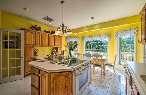 Jamestown Cottage | Luxe Lake Cumberland Retreat w/Decks on 1 Acre!