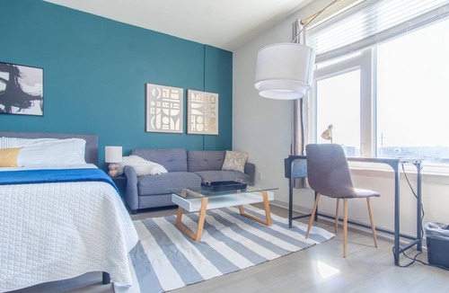 Downtown Louisville Apartment | Luxe Studio King Suite *Free Garage Parking* | Pool + Gym C