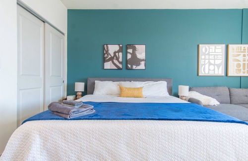 Downtown Louisville Apartment | Luxe Studio King Suite *Free Garage Parking* | Pool + Gym C