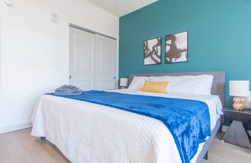 Downtown Louisville Apartment | Luxe Studio King Suite *Free Garage Parking* | Pool + Gym C