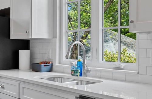 Hillcrest Apartment | Luxurious 2-Bedroom Retreat in Hillcrest