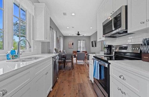 Hillcrest Apartment | Luxurious 2-Bedroom Retreat in Hillcrest
