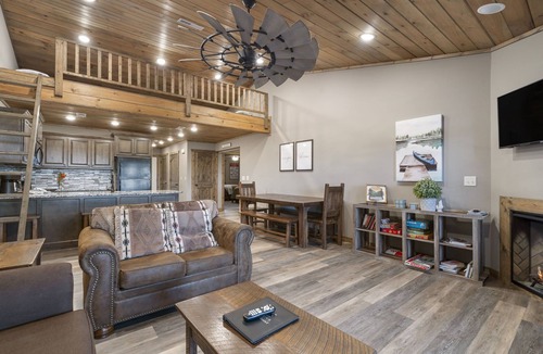Indian Point Apartment | Luxurious 3BR + Loft with Fantastic View of the Lake! - Indian Point (U1115)