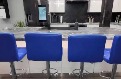 Elizabethtown Condo | Luxurious downtown rooftop condo c free ev charging for any type vehicle