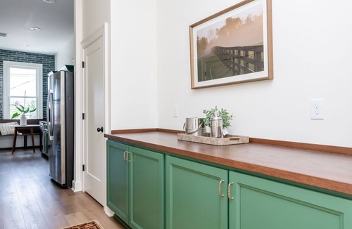 Butchertown Apartment | Luxurious Nulu Stay - Ideal for Big Groups