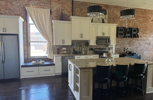 River Market Condo | Luxurious Penthouse with AC in Kansas City River Market
