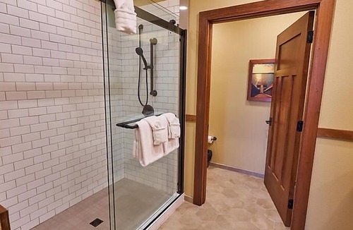 Ridgedale Resort | Luxurious units at The Cliffs at Long Creek!