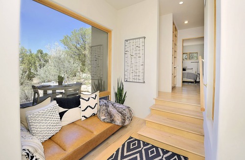 North Hills House | Luxurious Zen Retreat, ten minutes to the Plaza