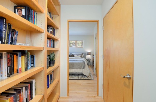North Hills House | Luxurious Zen Retreat, ten minutes to the Plaza