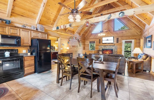 Branson Cedars Cabin | Luxury 2700 Sq Ft Real Log Cabin Pvt Hot Tub-Game Room-Pool Table-Best View Near Big Cedar