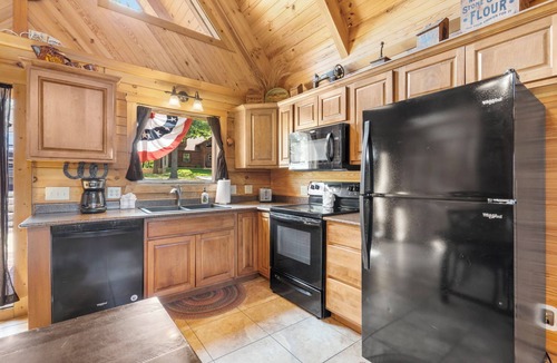 Branson Cedars Cabin | Luxury 2700 Sq Ft Real Log Cabin Pvt Hot Tub-Game Room-Pool Table-Best View Near Big Cedar