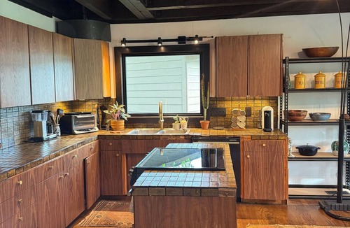 Lawrence House | Luxury 3 Bedroom Architectural California Home - World Cup Adjacent.