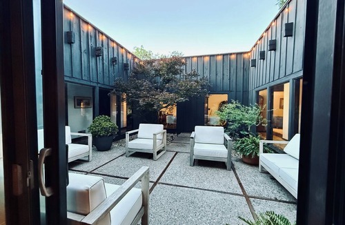 Lawrence House | Luxury 3 Bedroom Architectural California Home - World Cup Adjacent.