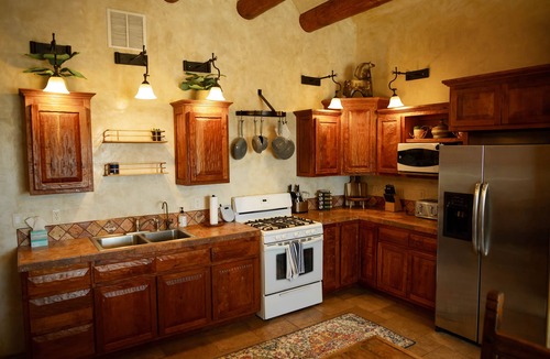 Alamogordo House | Luxury 3 Bedroom Barndominium- **Military and Long Term Stay Discounts!**