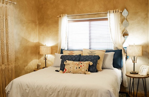 Alamogordo House | Luxury 3 Bedroom Barndominium- **Military and Long Term Stay Discounts!**