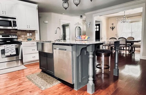 Huntsville House | Luxury 4BR Close To Everything - 5 min to Downtown