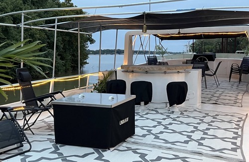 Butchertown Boat Rental | Luxury 5 stateroom 2 bath River Yacht w/hot tub <5 min from downtown Louisville!