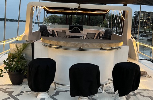 Butchertown Boat Rental | Luxury 5 stateroom 2 bath River Yacht w/hot tub <5 min from downtown Louisville!