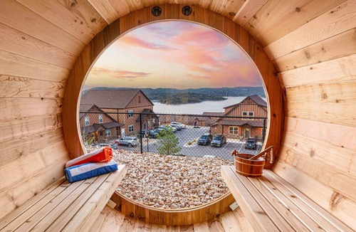 Kimberling City House | 💙 LUXURY 9 BED LAKE HOUSE/PRIVATE INDOOR POOL/HUGE GAME RM/THEATRE RM & SAUNA!