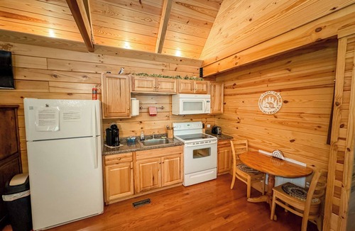Bismarck Cabin | Luxury cabin getaway on a 40 acre retreat