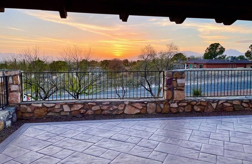 Biggs Field Condo | LUXURY CONDO NEAR SHOPS, I10, RESTAURANTS WITH 4 QUEEN BEDS GREAT VIEW.