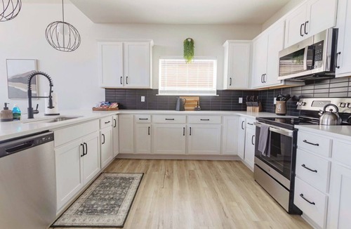 Kimberling City House | Luxury Escape: Pool Table + Hot Tub + Lazy River