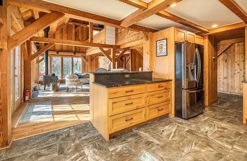 Goreville House | Luxury Lake House w/Dock & Game Room