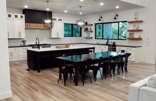 La Follette House | LUXURY LAKEFRONT home! Sleeps 17 w/private baths,bunks,games,dock,parking!