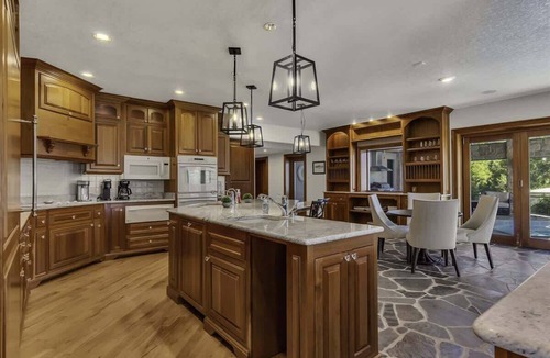 Blue Eye House | Luxury Lakefront Home w/Pool: Golfer's Paradise!