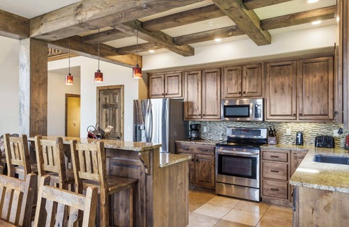 Indian Point House | Luxury Lakefront Villa F~HUGE POOL~Free Kayaks~2Mi to Silver Dollar City
