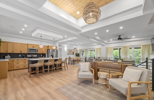 Indian Point House | Luxury Lakeview Escape & Marina Access– Near Silver Dollar City