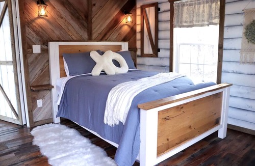 Penrod Cabin | Luxury Lakeview Treehouse with Hot Tub and Private Dock Near Lake Malone, Kentucky