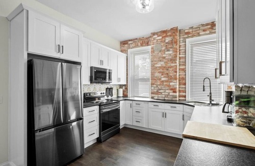 Shaw House | Luxury Living: Grand 7BR/5BA near Everything