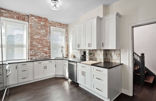 Shaw House | Luxury Living: Grand 7BR/5BA near Everything