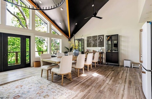 Liberty House | Luxury Lodge | 19mi to Stadium & MCI | Sleeps 10