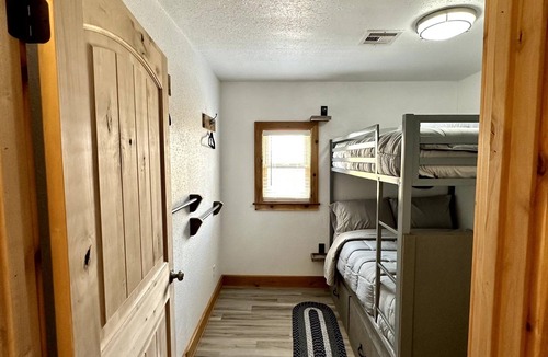 Waynoka Cabin | Luxury Lodge near Little Sahara. Perfect for Outdoor Adventure & Family Retreats