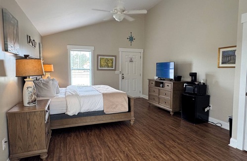 Elizabethtown Resort | Luxury Lodging, Lakefront View, King Bed w/Private Bath, Private Patio.