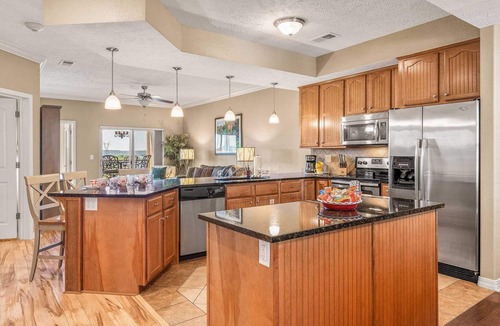 Table Rock Condo | Luxury Majestic Condo on Table Rock Lake - Main Channel View and 5 Mins to Downtown