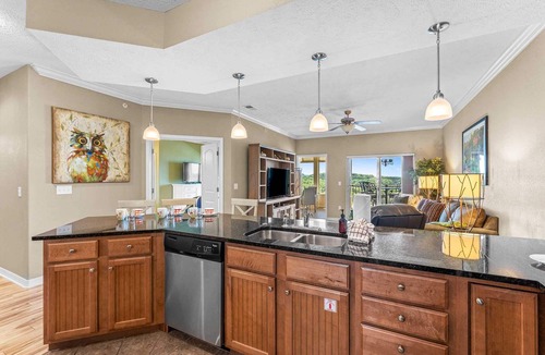 Table Rock Condo | Luxury Majestic Condo on Table Rock Lake - Main Channel View and 5 Mins to Downtown