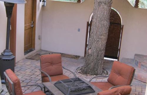 Taos Villa | LUXURY MOUNTAIN VIEW SUITES The Mountain View is a large pueblo styled home