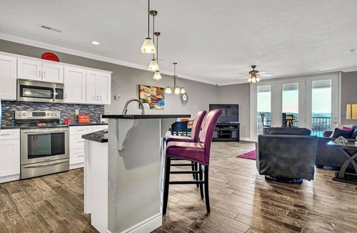 Indian Point Condo | Luxury Oasis Condo, Large Deck with Beautiful Lake Views, Free Daily Tickets, Near Sdc