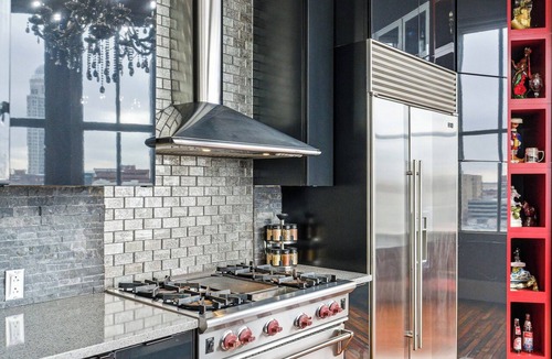West Main Historic District Condo | Luxury Penthouse Near Yum Center + Parking