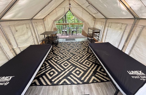 Rogers RV Rental | Magnolia's est – Glamping Getaway in Red River Gorge
