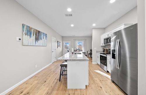 Clarksville House | Main Street Manor | Spacious Home Near Dining (1022 Main Street)